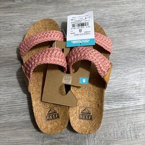New with tags. Reef Pink Cushion Vista Thread Sandals. Women’s Size 8.